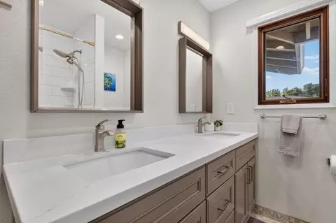 Bath - 1535 Mission Ave, Carmichael, CA 95608 photo 4 of 6