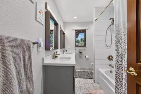 Bath - 1535 Mission Ave, Carmichael, CA 95608 photo 5 of 6