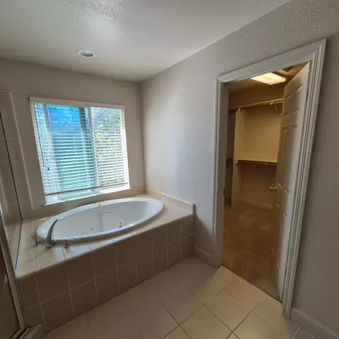 Bath - 2604 Javan Ln, Carmichael, CA 95608 photo 3 of 5