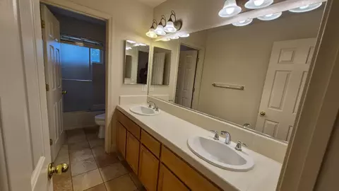 Bath - 2604 Javan Ln, Carmichael, CA 95608 photo 8 of 10