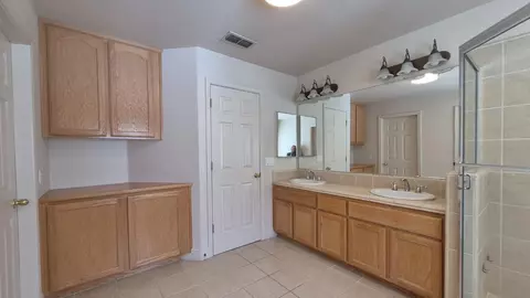 Bath - 2604 Javan Ln, Carmichael, CA 95608 photo 7 of 10