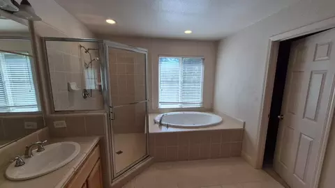Bath - 2604 Javan Ln, Carmichael, CA 95608 photo 5 of 10
