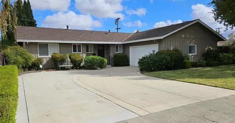 105 Toyon Dr, Woodland, CA 95695