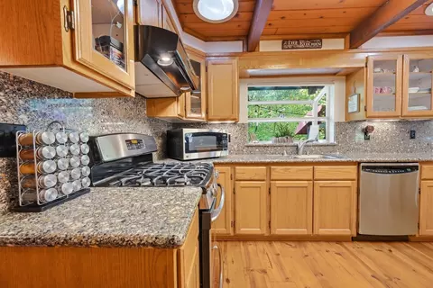 Kitchen - 1941 Fairway Dr, Arnold, CA 95223 photo 2 of 3