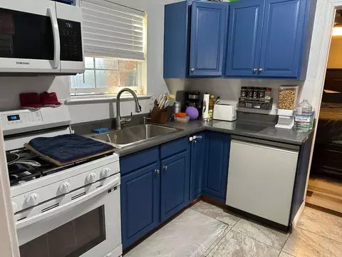 Kitchen - 541 High St, Modesto, CA 95354 photo 2 of 2