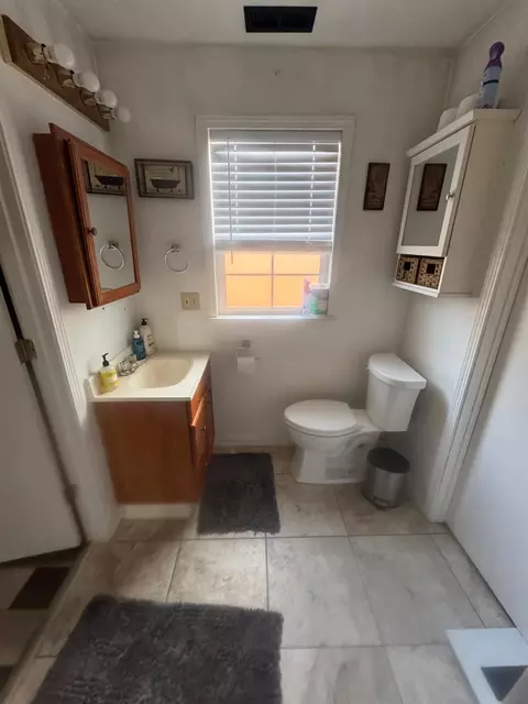 Bath - 541 High St, Modesto, CA 95354 photo 1 of 3