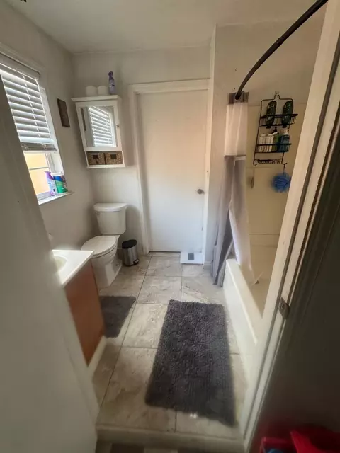 Bath - 541 High St, Modesto, CA 95354 photo 3 of 3