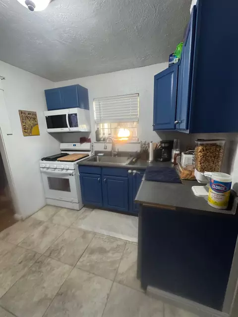 Kitchen - 541 High St, Modesto, CA 95354 photo 1 of 2