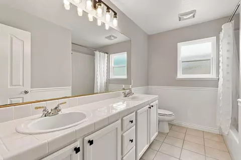 Bath - 2065 Archer Cir, Rocklin, CA 95765 photo 4 of 4