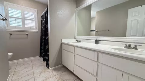 Bath - 3405 Penny Ln, Modesto, CA 95354 photo 3 of 3