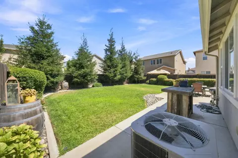 Exterior - 2725 Greenleaf St, Manteca, CA 95337 photo 6 of 7