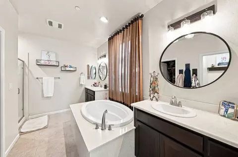 Bath - 2725 Greenleaf St, Manteca, CA 95337 photo 3 of 3
