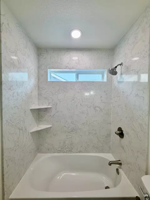 Bath - 1167 Mirror Lake Dr, Merced, CA 95340 photo 2 of 7