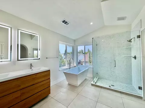 Bath - 1167 Mirror Lake Dr, Merced, CA 95340 photo 7 of 7