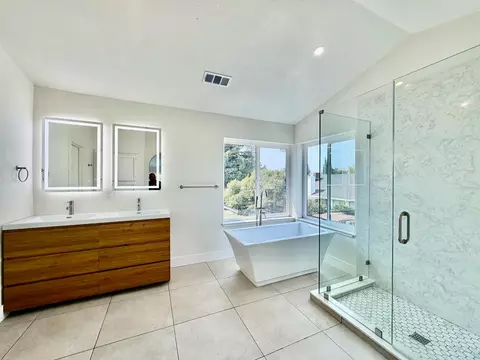 Bath - 1167 Mirror Lake Dr, Merced, CA 95340 photo 5 of 7