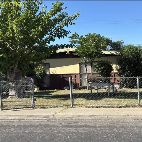 Exterior - 1528 W 9th St, Merced, CA 95341 photo 1 of 7