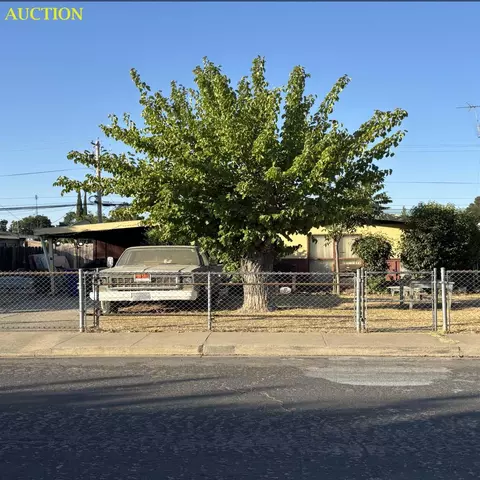 Exterior - 1528 W 9th St, Merced, CA 95341 photo 5 of 7