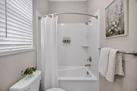 Bath - 1347 Cascade Way, Lincoln, CA 95648 photo 2 of 7