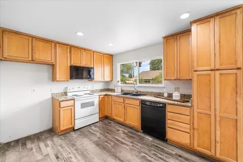 Kitchen - 1484 Midland Ct, Manteca, CA 95336 photo 1 of 3