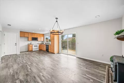 Living - 1484 Midland Ct, Manteca, CA 95336 photo 3 of 6