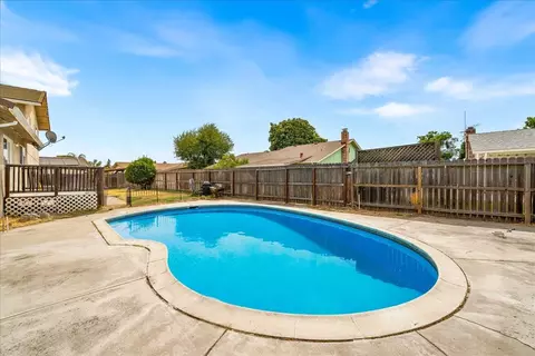 Exterior - 1484 Midland Ct, Manteca, CA 95336 photo 3 of 8