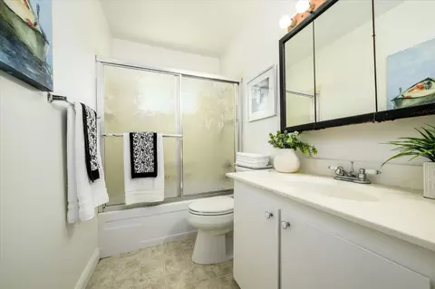 Bath - 1902 El Paso Ave #4, Davis, CA 95618 photo 1 of 1