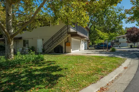Exterior - 1902 El Paso Ave #4, Davis, CA 95618 photo 2 of 3