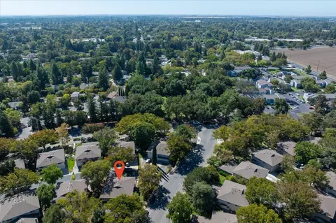 View/Area - 1902 El Paso Ave #4, Davis, CA 95618 photo 5 of 7