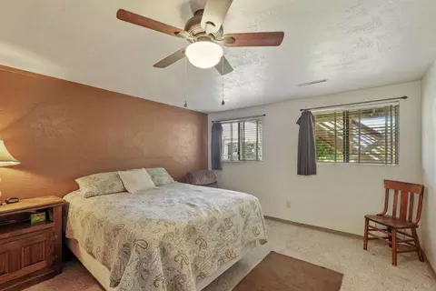 Bedroom - 10450 Walnut Grove Rd, Thornton, CA 95686 photo 3 of 7