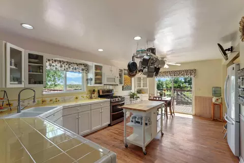 Kitchen - 10450 Walnut Grove Rd, Thornton, CA 95686 photo 1 of 4