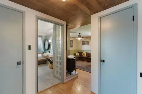 Entry Way - 10450 Walnut Grove Rd, Thornton, CA 95686 photo 2 of 2