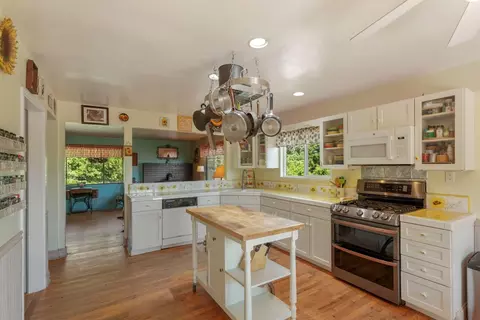 Kitchen - 10450 Walnut Grove Rd, Thornton, CA 95686 photo 2 of 4
