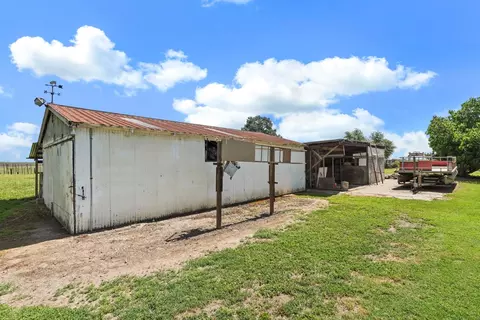 Exterior - 10450 Walnut Grove Rd, Thornton, CA 95686 photo 20 of 21