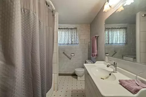 Bath - 10450 Walnut Grove Rd, Thornton, CA 95686 photo 1 of 2