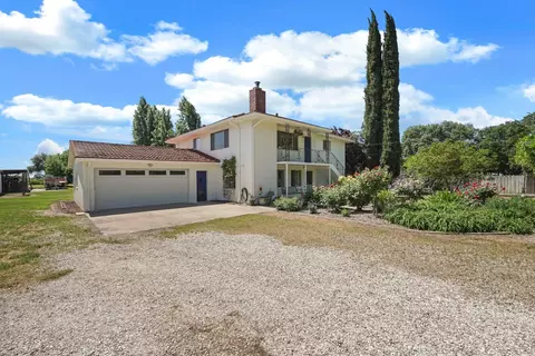 Exterior - 10450 Walnut Grove Rd, Thornton, CA 95686 photo 3 of 21