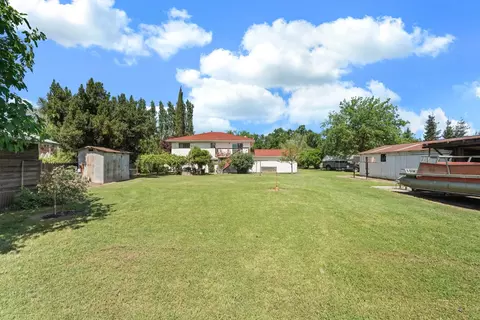 Exterior - 10450 Walnut Grove Rd, Thornton, CA 95686 photo 16 of 21