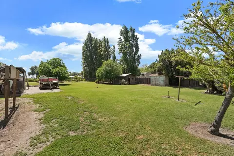 Exterior - 10450 Walnut Grove Rd, Thornton, CA 95686 photo 10 of 21