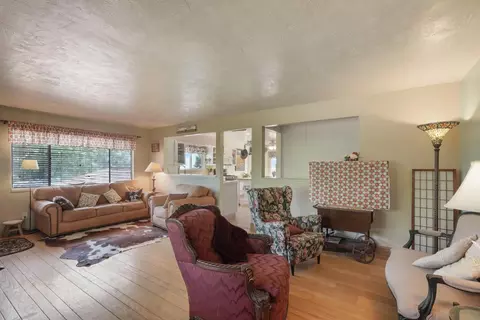 Living - 10450 Walnut Grove Rd, Thornton, CA 95686 photo 4 of 5