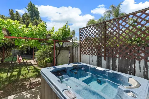 Exterior - 10450 Walnut Grove Rd, Thornton, CA 95686 photo 11 of 21