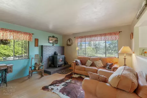 Living - 10450 Walnut Grove Rd, Thornton, CA 95686 photo 1 of 5