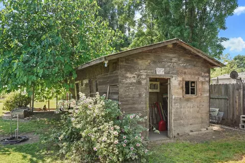 Exterior - 10450 Walnut Grove Rd, Thornton, CA 95686 photo 15 of 21