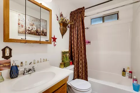 Bath - 281 Glenbrook Dr, Grass Valley, CA 95945 photo 1 of 3