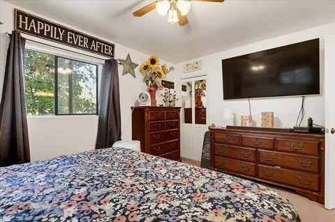Bedroom - 281 Glenbrook Dr, Grass Valley, CA 95945 photo 5 of 9