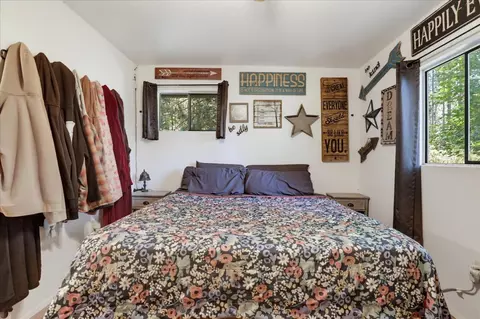 Bedroom - 281 Glenbrook Dr, Grass Valley, CA 95945 photo 6 of 9