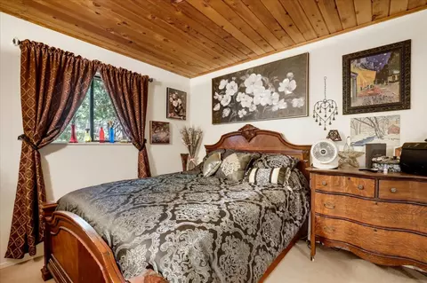Bedroom - 281 Glenbrook Dr, Grass Valley, CA 95945 photo 2 of 9