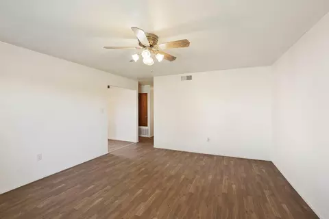 Living - 992 E Alameda St, Manteca, CA 95336 photo 2 of 2