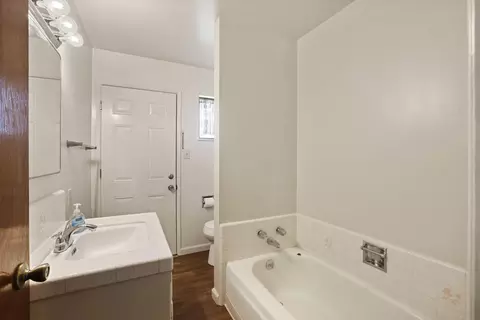 Bath - 992 E Alameda St, Manteca, CA 95336 photo 1 of 4