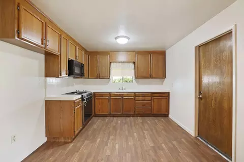 Kitchen - 992 E Alameda St, Manteca, CA 95336 photo 2 of 2