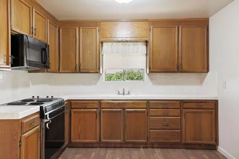 Kitchen - 992 E Alameda St, Manteca, CA 95336 photo 1 of 2