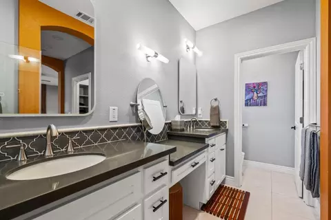 Bath - 2605 Gunn Rd, Carmichael, CA 95608 photo 2 of 4